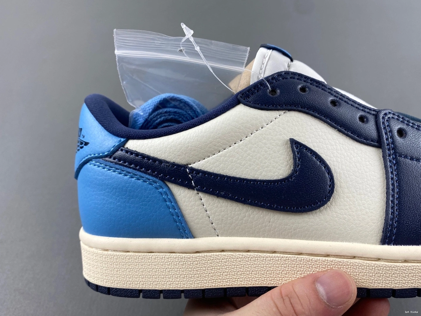 AIR LOW OG  “OBSIDIAN” CZ0790-400 1 JORDAN 0111